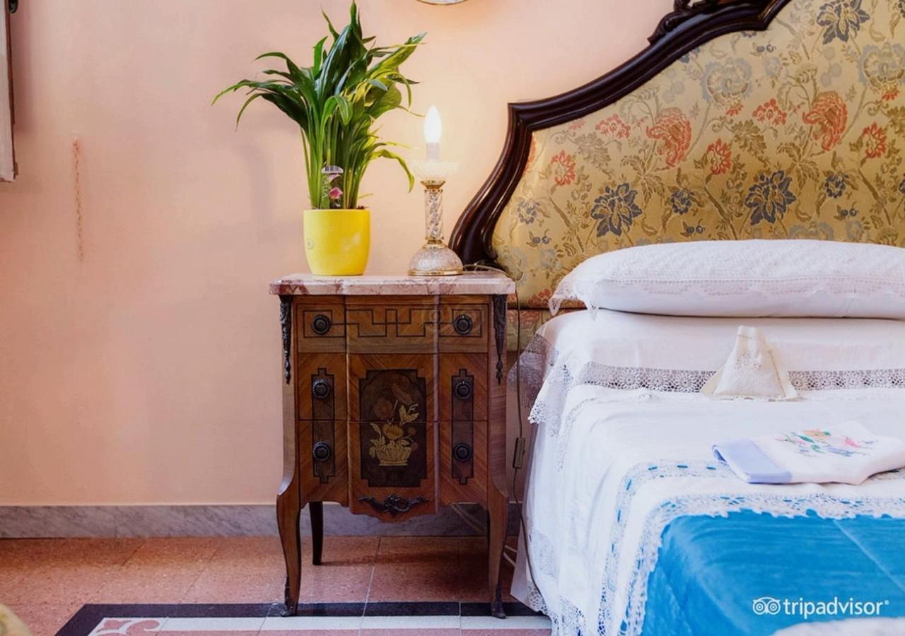B&B Atmosfere Del Centro Storico เนเปิลส์ ภายนอก รูปภาพ