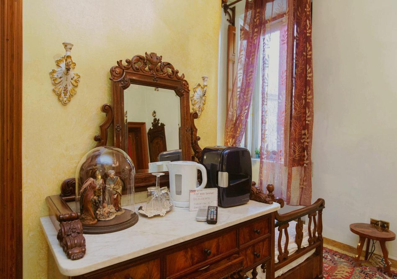 B&B Atmosfere Del Centro Storico เนเปิลส์ ภายนอก รูปภาพ