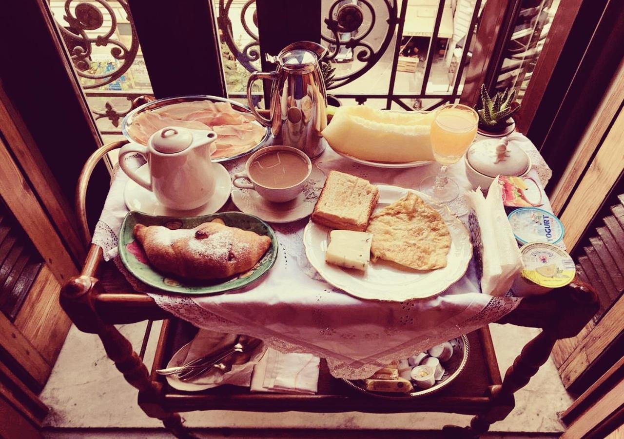 B&B Atmosfere Del Centro Storico เนเปิลส์ ภายนอก รูปภาพ
