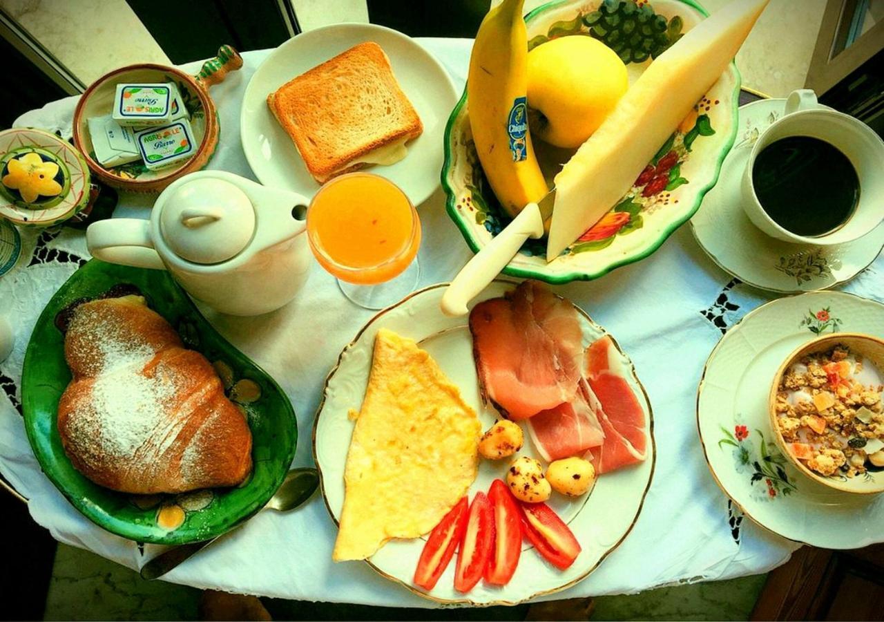 B&B Atmosfere Del Centro Storico เนเปิลส์ ภายนอก รูปภาพ