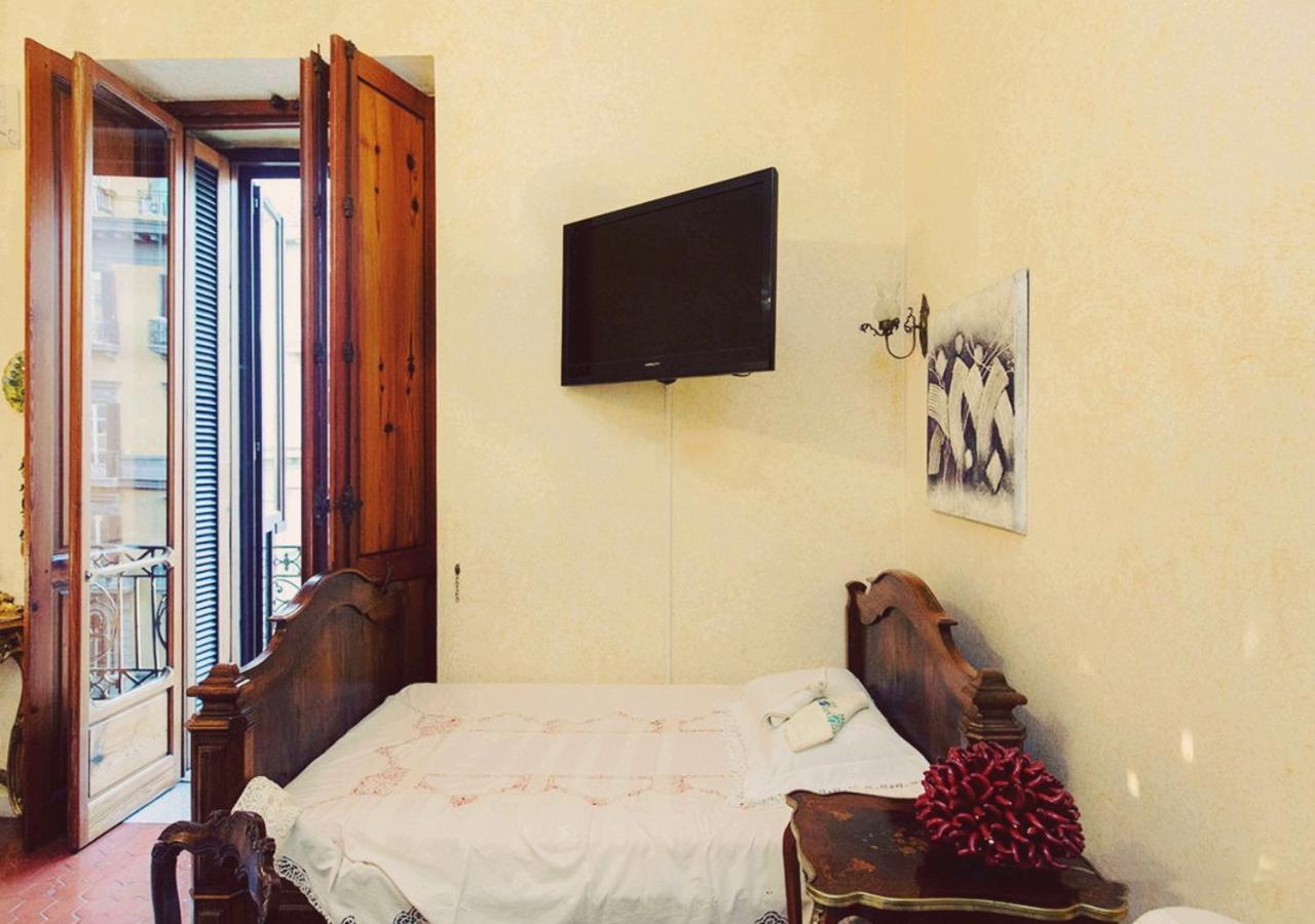 B&B Atmosfere Del Centro Storico เนเปิลส์ ภายนอก รูปภาพ