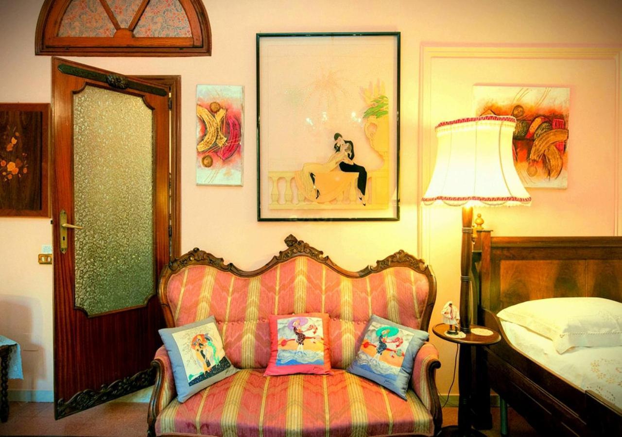 B&B Atmosfere Del Centro Storico เนเปิลส์ ภายนอก รูปภาพ